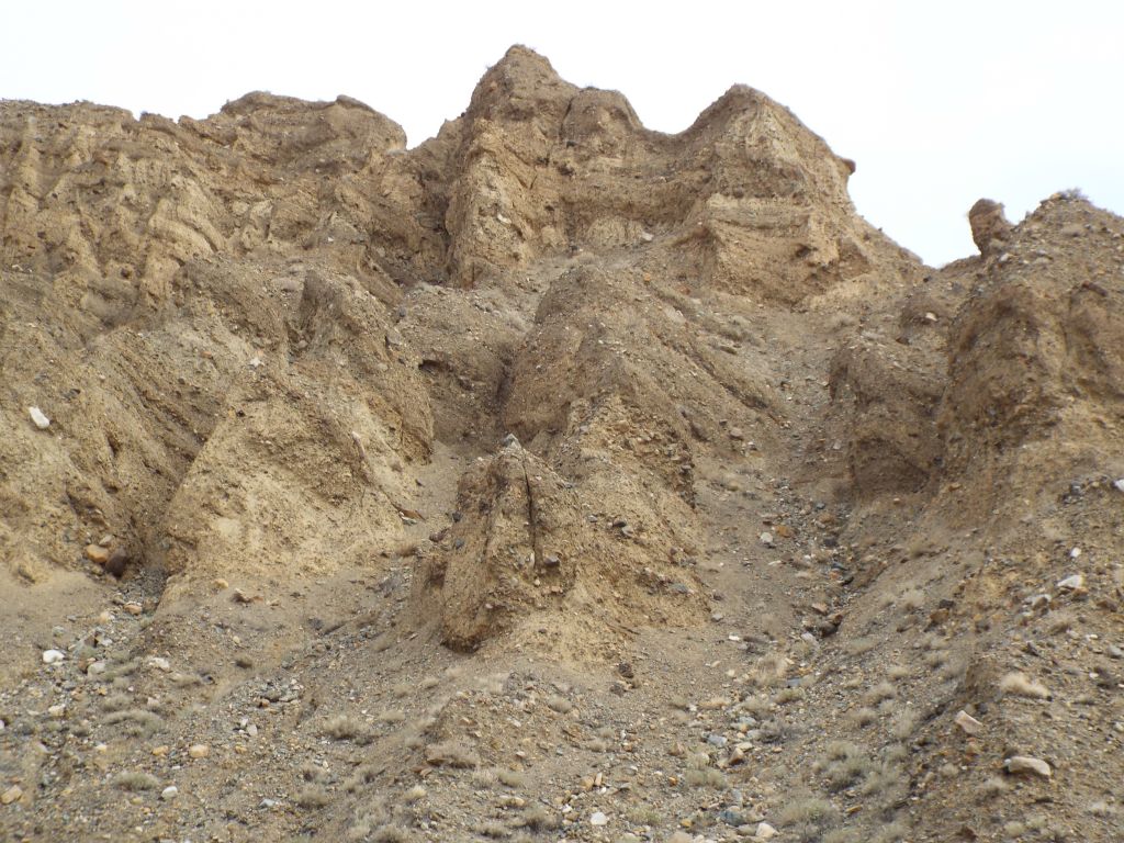 There are some minor conglomerate formations up high as the canyon takes shape: