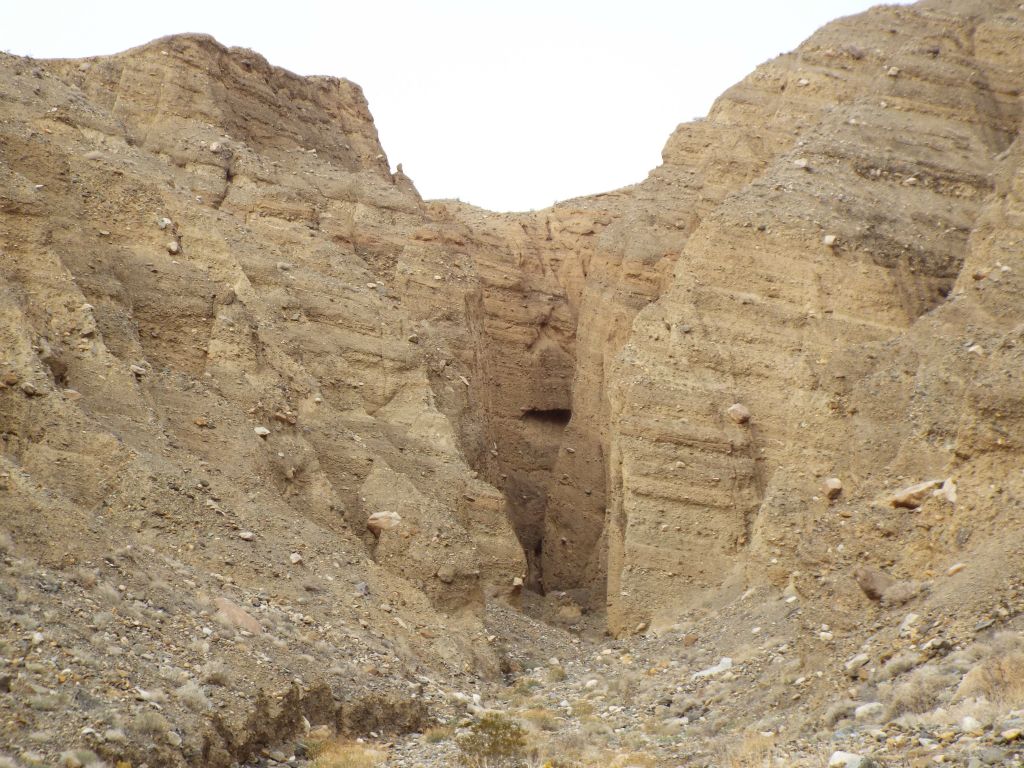 This is the spot which I consider to be the beginning of Nemo Slot.  It is a section of canyon with high walls and increasingly tight narrows: