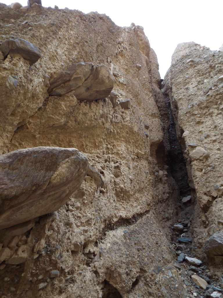 Giant boulders were part of the conglomerate rock walls: