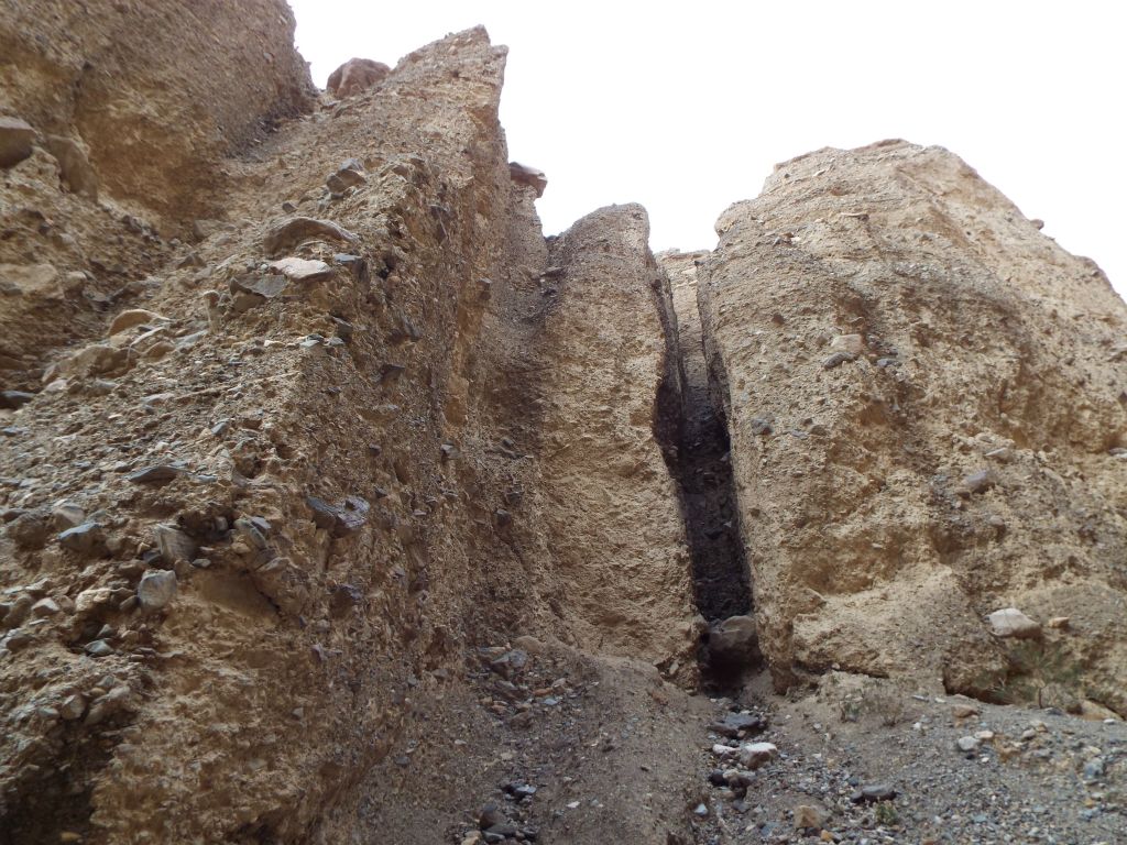 There were more signs of deeply indented canyon walls, as seen in the next two pictures: