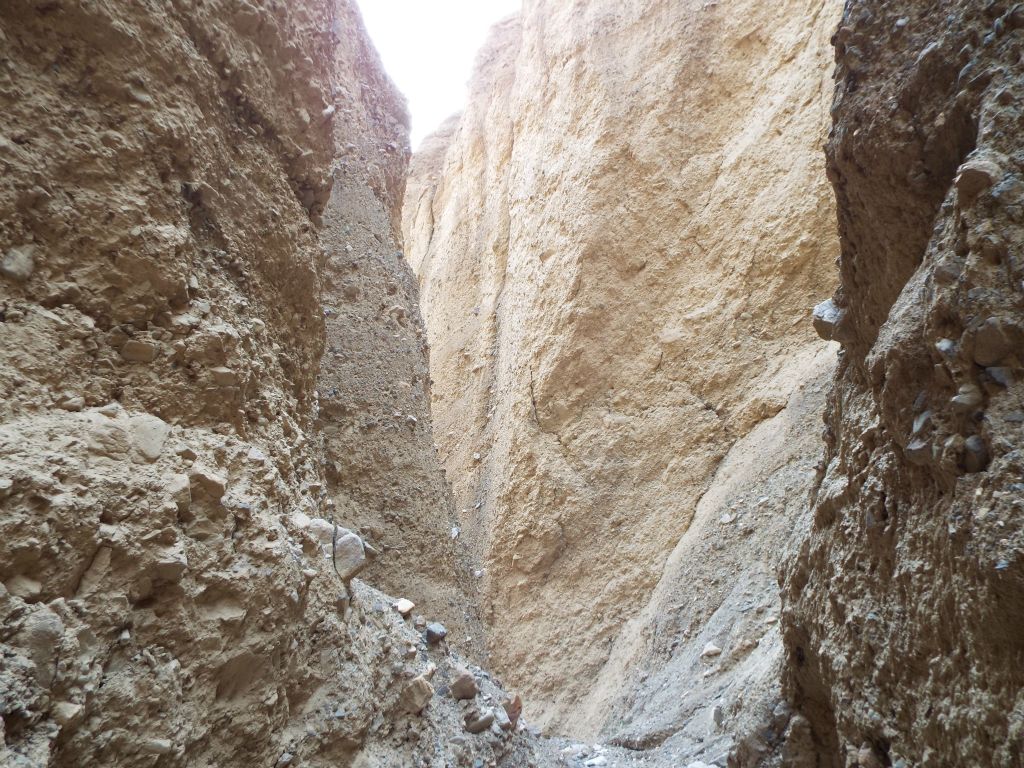 Nice lighting within the deep narrows:
