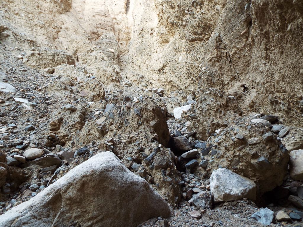 Another steep section which contains fallen rocks and boulders to climb over: