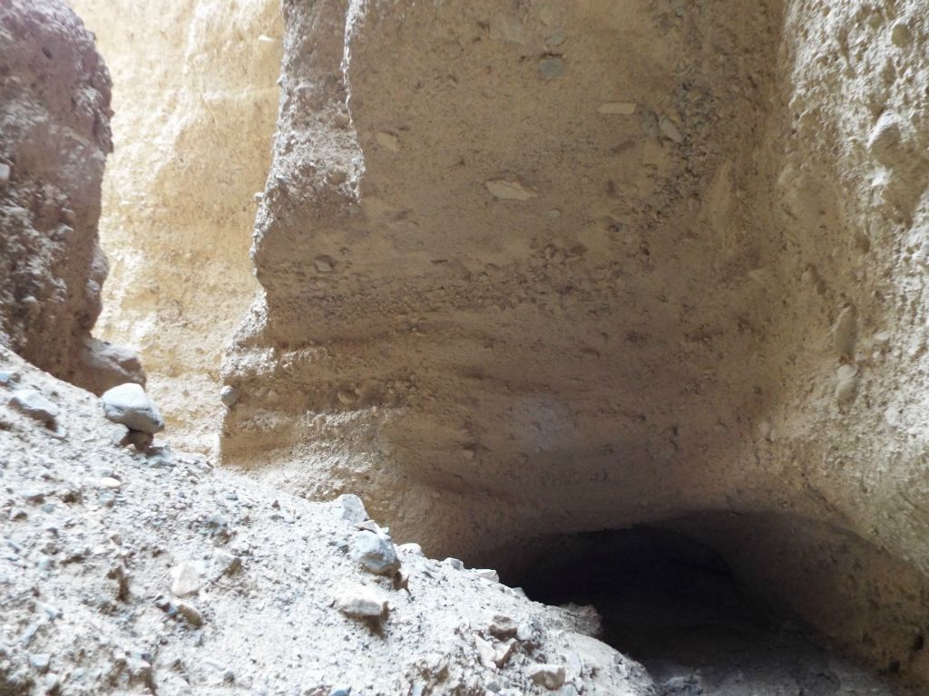 The next two pictures focus on the beautiful composition of the walls: