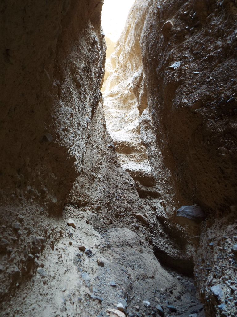 The slot continues to get tighter with an extremely narrow passage: