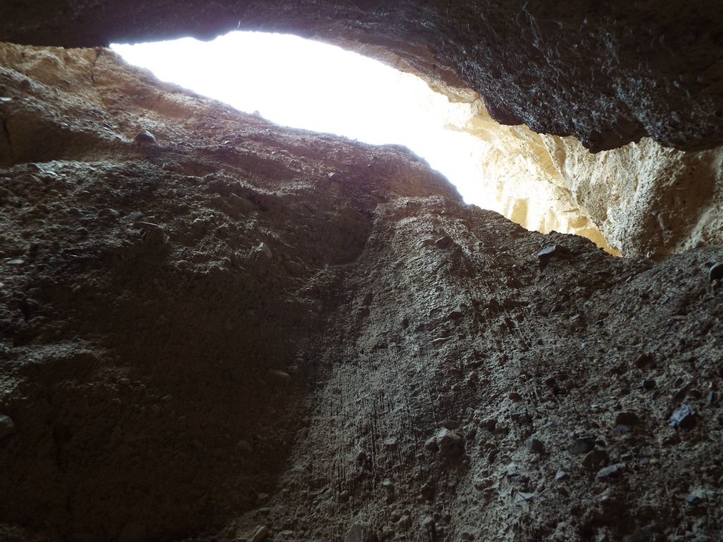 Looking straight up hundreds of feet.  Take note of the mud drips flowing down the wall here: