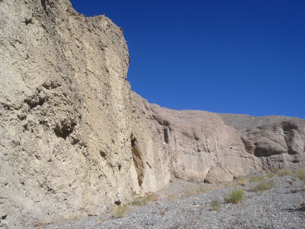 The 1st Narrows are composed of conglomerate rock walls, very similar to what is found in Sidewinder Canyon: