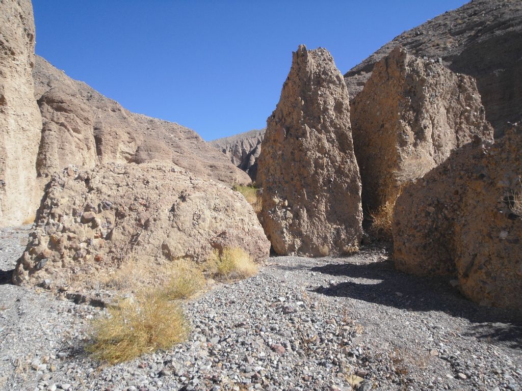 Some huge dirt boulders and formations are sitting in the middle of the canyon wash: