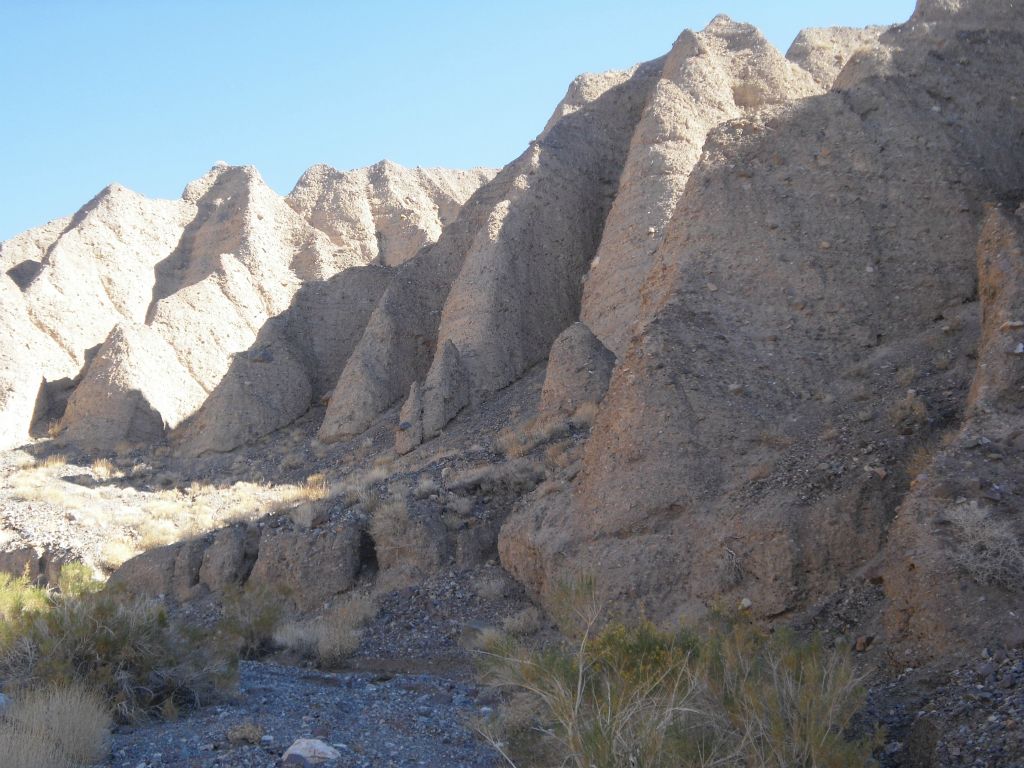 Along the right side of the 1st Narrows there were a lot of fluted mud hills reminiscent of Nemo Canyon:
