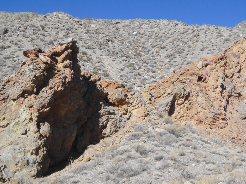First sign that the canyon won't be all conglomerate rock and dirt hills, but that there is actually solid rock here: