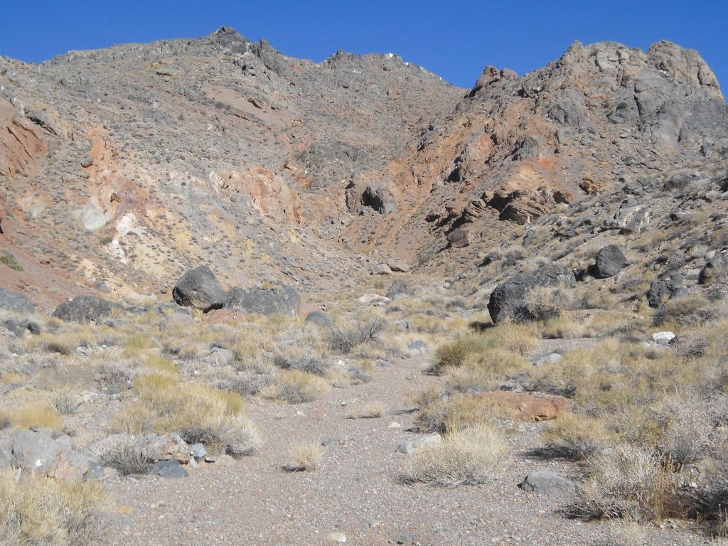 Looking back, you can see the height of the gorge which I had just passed through: