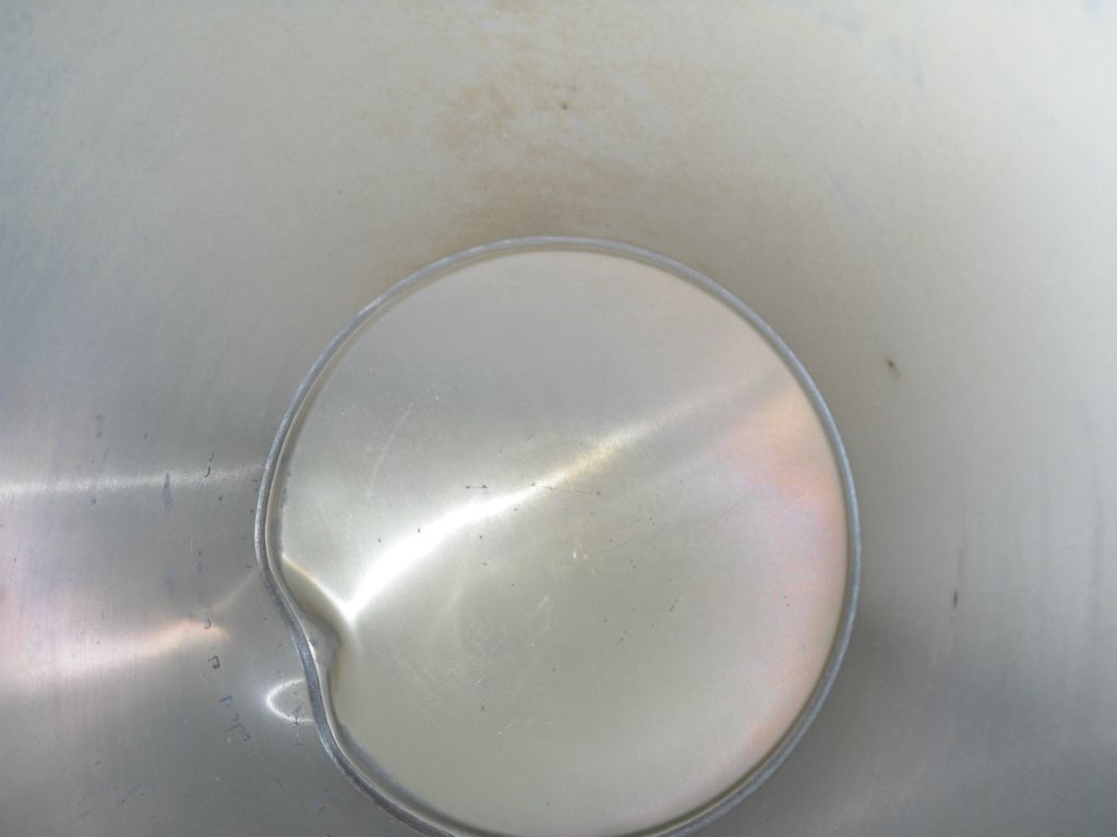 The next two pictures show you what my camera revealed the inside of the fuel tank looked like from this spot: