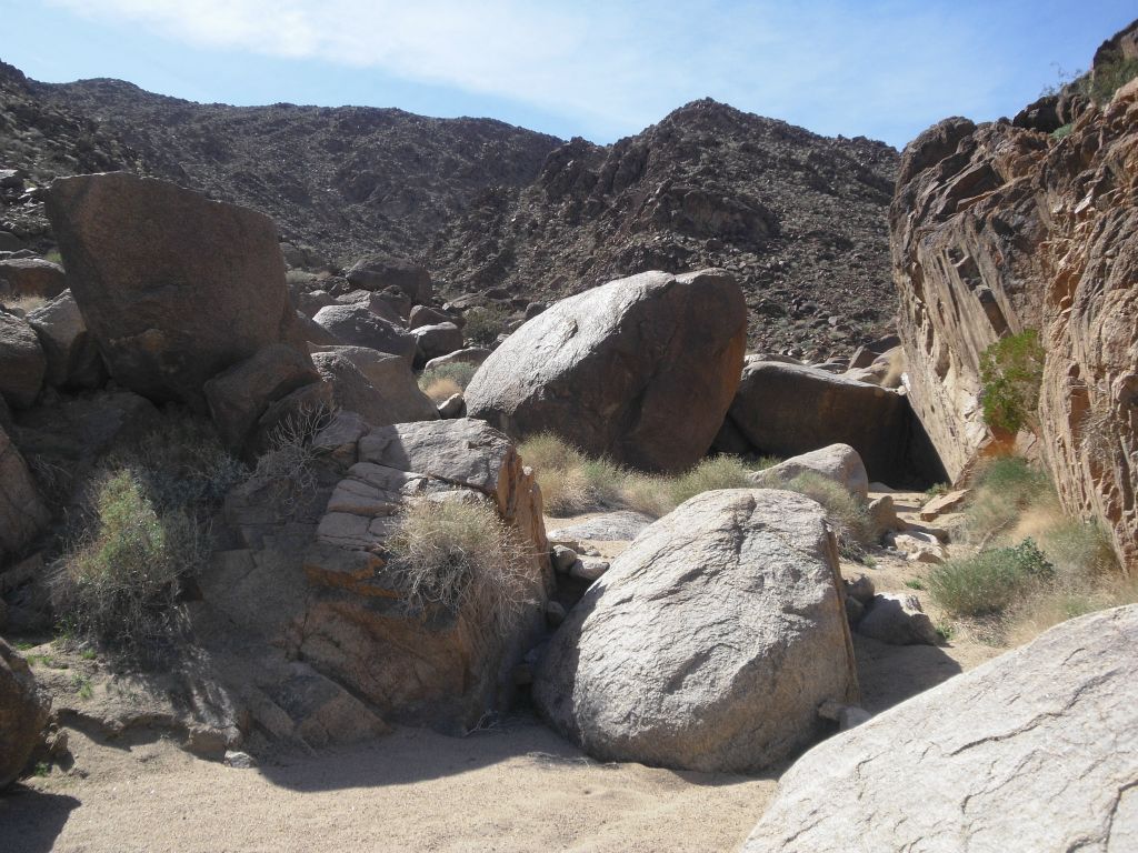 Here a few boulders have fallen into the wash: