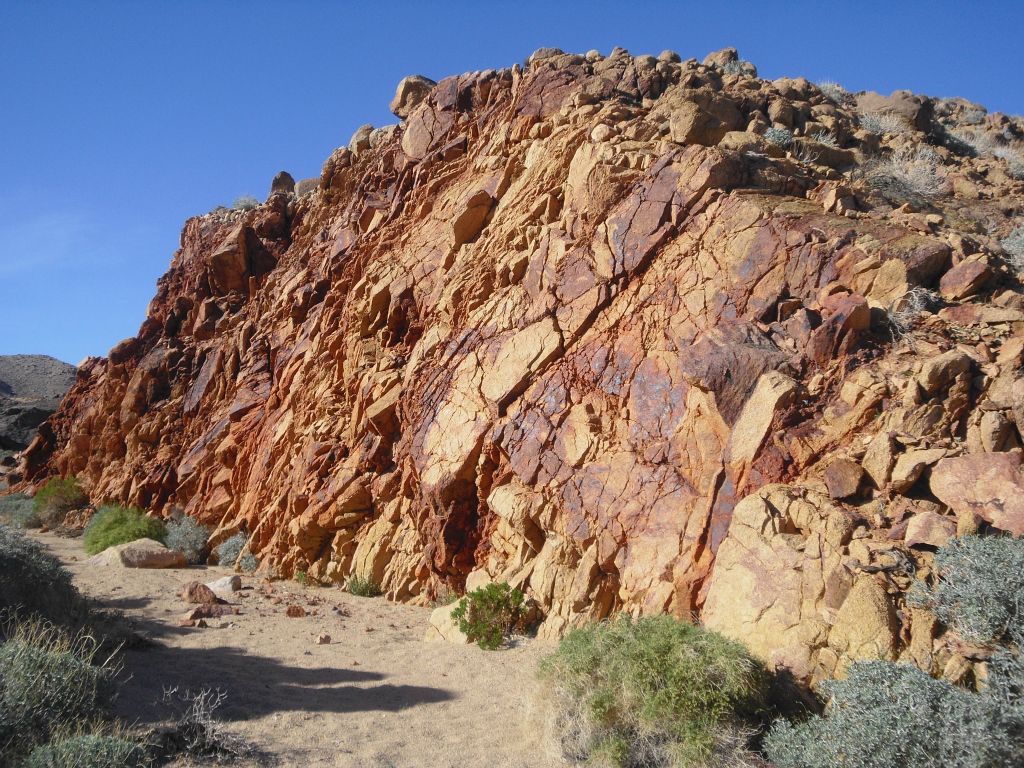 Pretty colors in the lower canyon, as seen in the next two pictures: