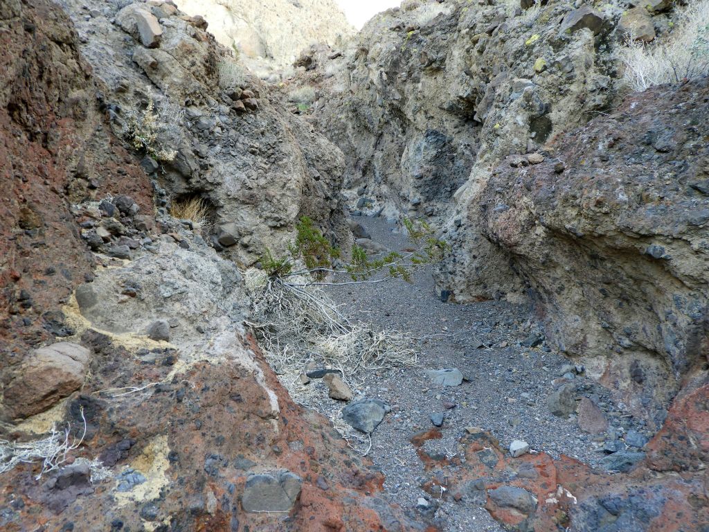 Back in the canyon wash after a bypass of about 15 minutes.  More impressive narrows were passed through once again: