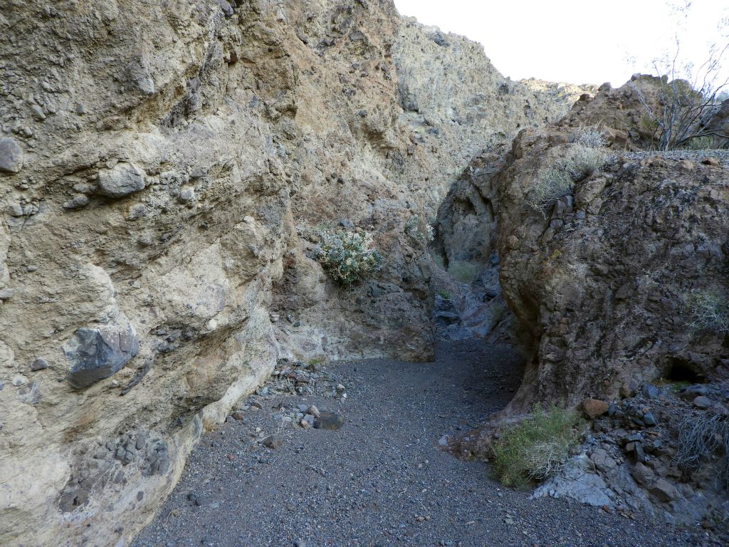 The narrows varied from shallow walls to higher walls, with sometimes a mixture of the two as seen here: