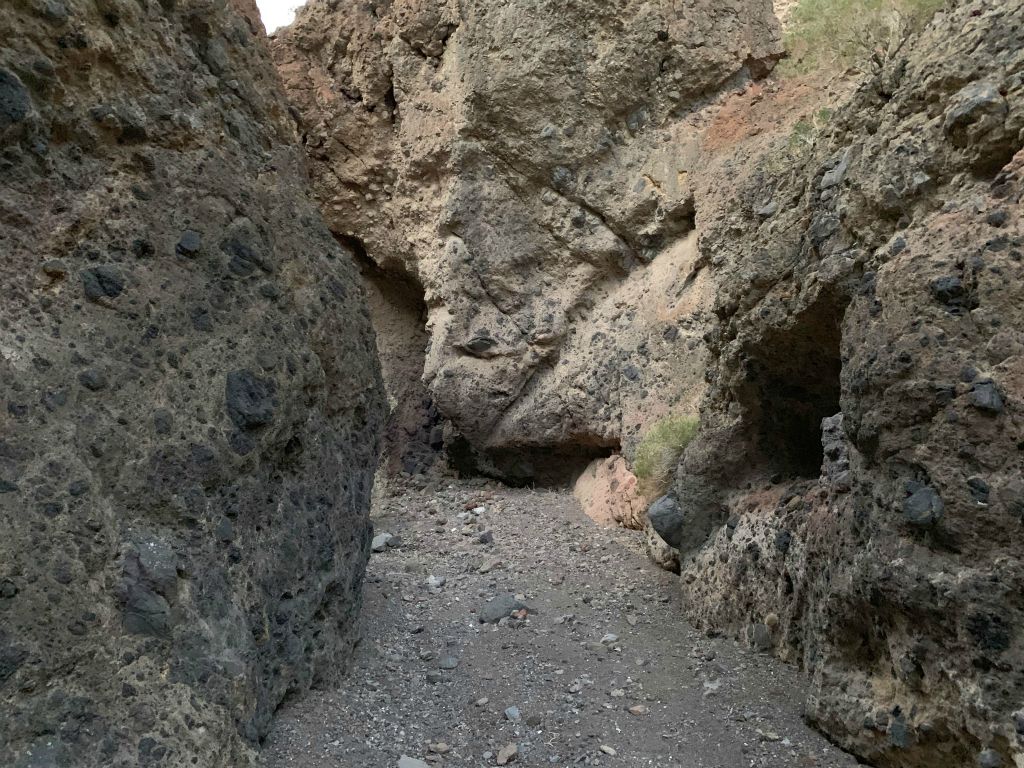 The upper western fork narrows are quite lengthy and seem to go on continuously: