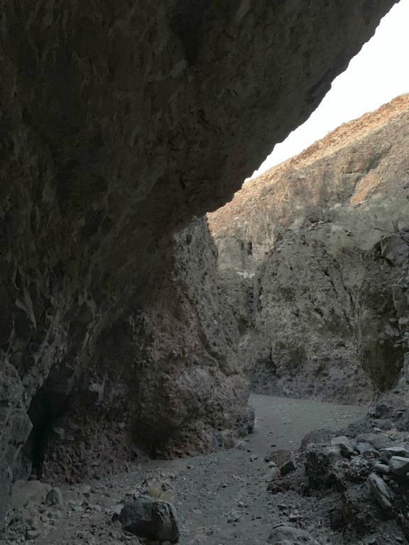 And looking down canyon from the same spot, which shows how large the overhang is as it passes overhead: