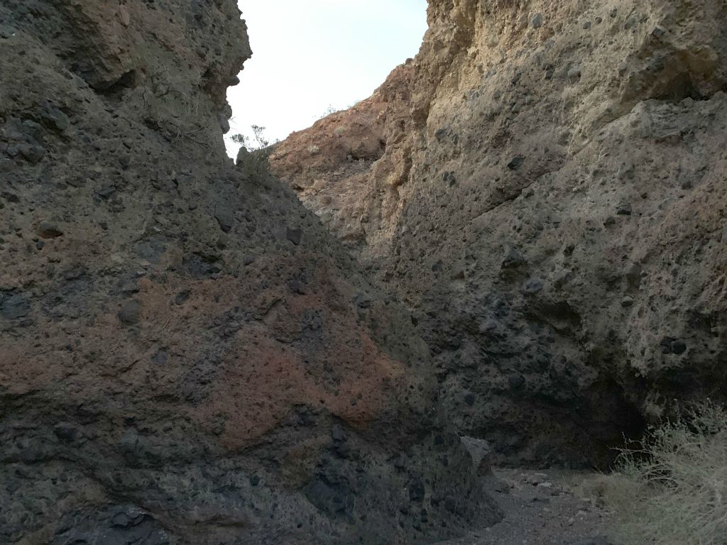 A pretty section of narrows with a mixture of colors and a sharp curve in the wash: