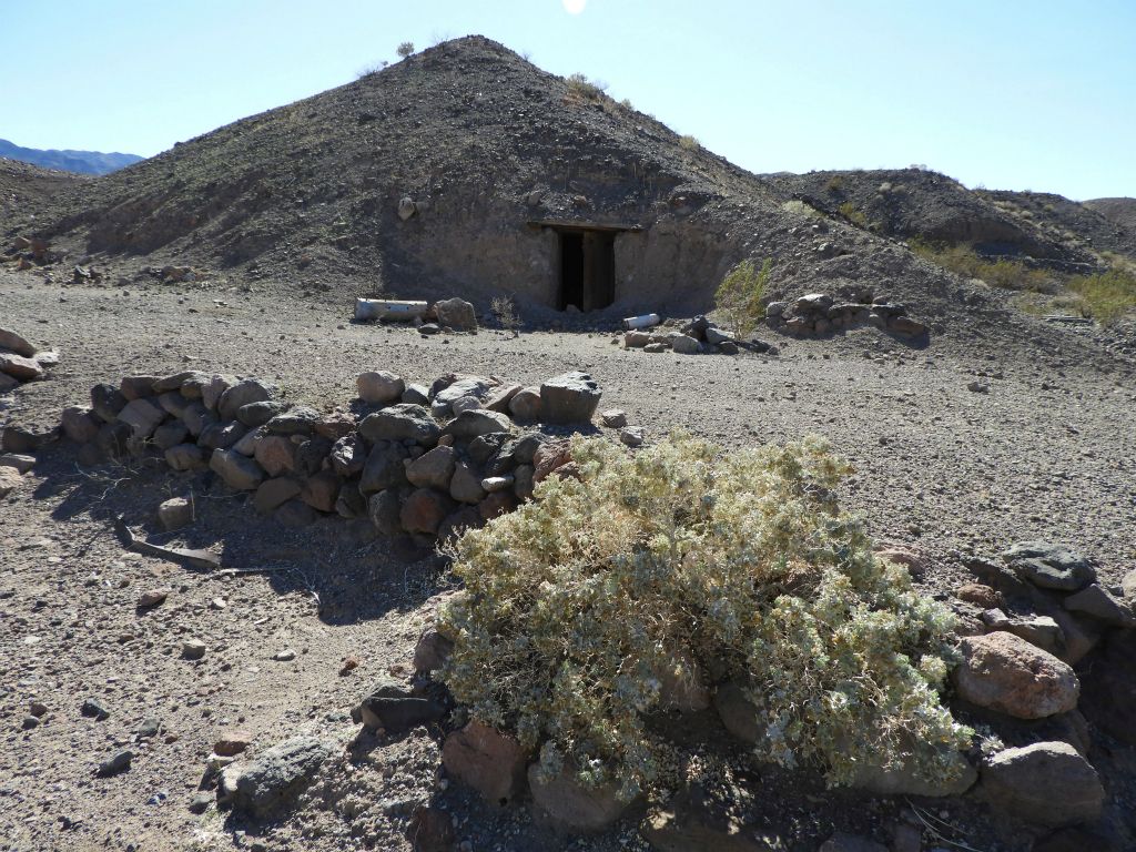 When we reached the junction with the major canyon to the south we were turning off into (after 7 1/2 miles), we spotted this mining dugout shelter: