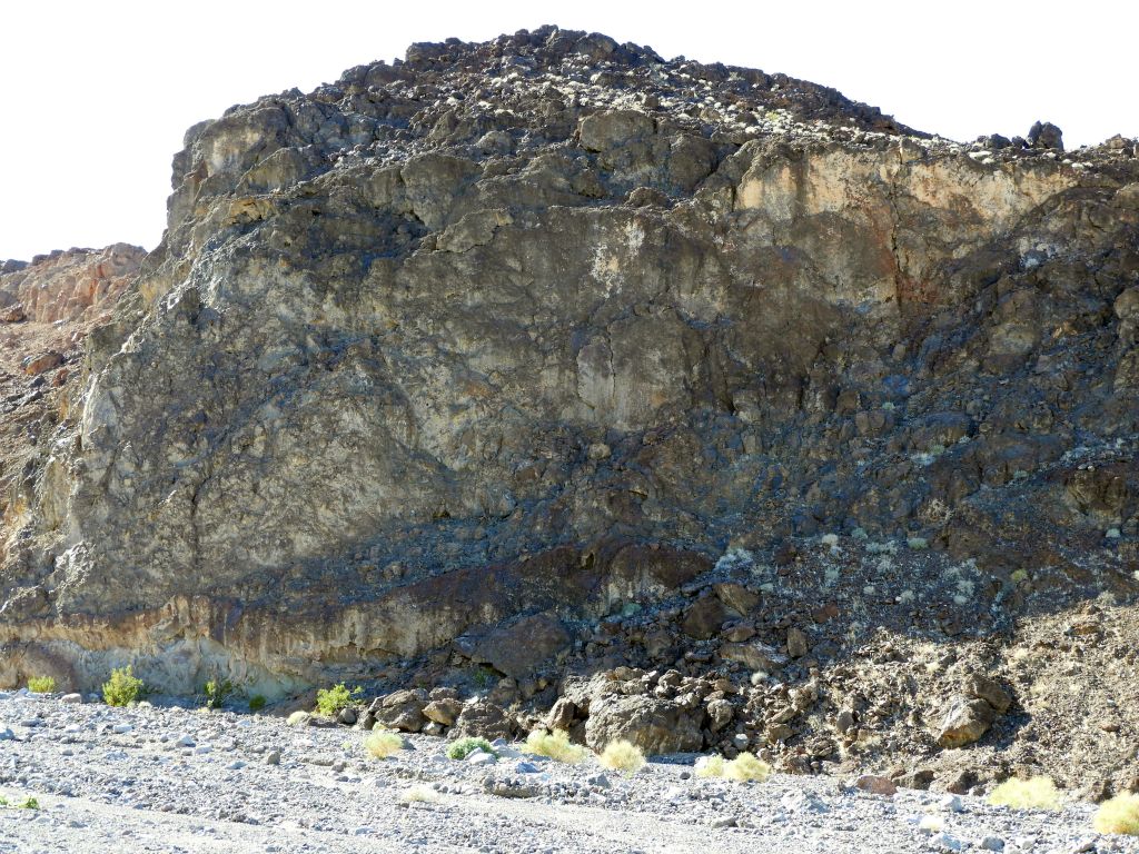 In the main canyon, the right side canyon walls would sometimes take shape with different rock types and colors: