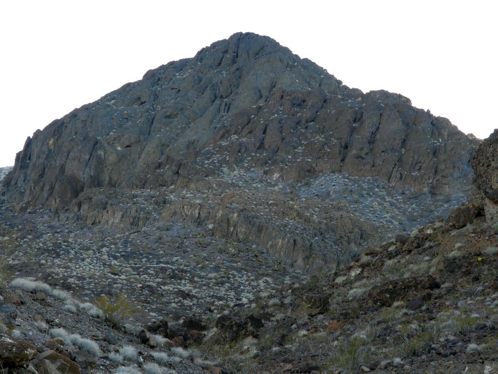This small peak rising above the canyon caught my attention due to its unique shape so different from the surrounding landscape: