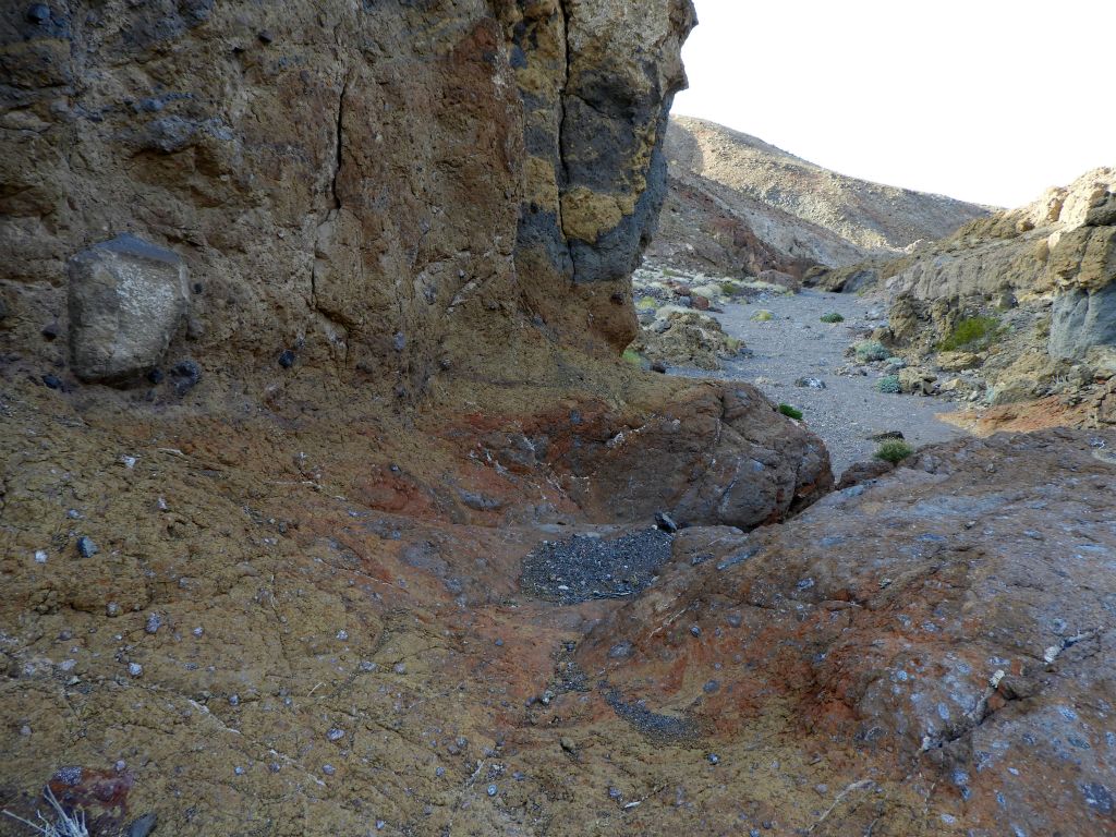 The colors came all the way down to the bottom of the wash when solid rock would cover the canyon floor: