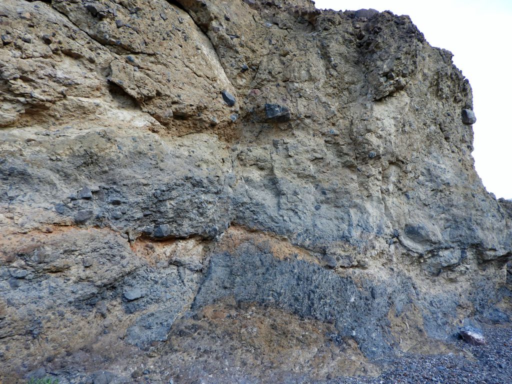 More unique rock layers on the canyon wall: