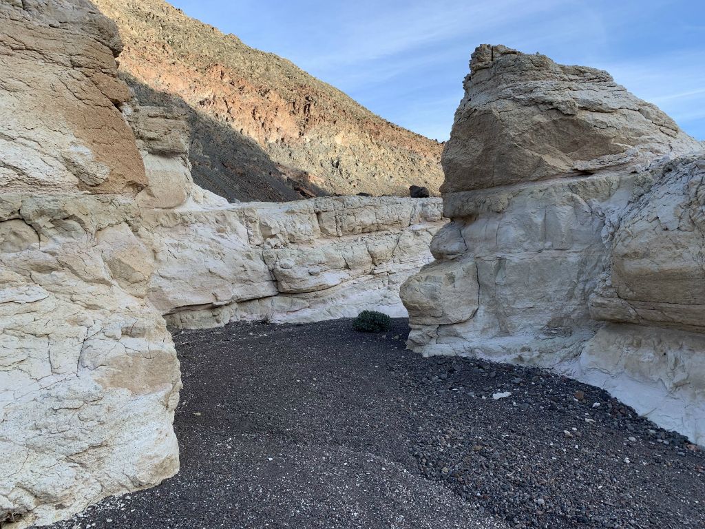 These white narrows look like nothing else in the canyon and are similar to the rock found on nearby White Ring Hill (our name):