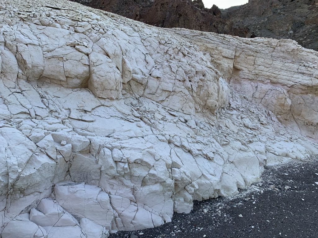 The white narrows have shallow walls and the rock is very prone to erosion and breaking off: