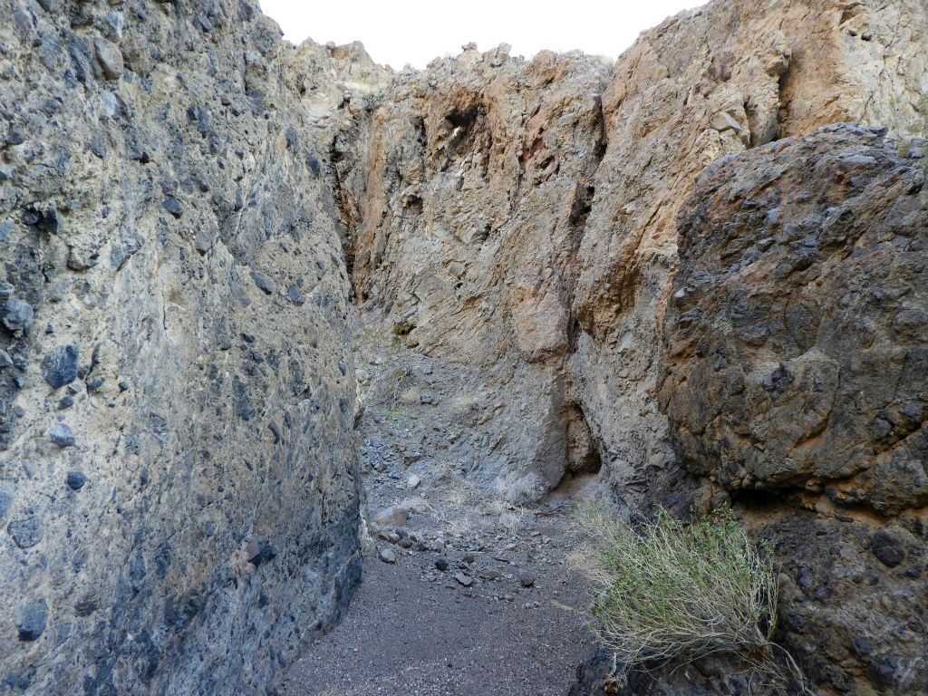 Slightly different angle showing how the narrows quickly become enclosed: