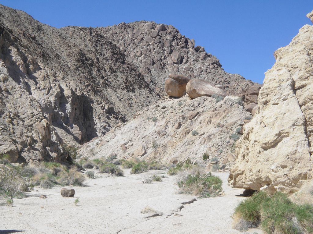The two boulders sitting on top of the small hill kind of set the tone for what to expect in Sand Canyon:
