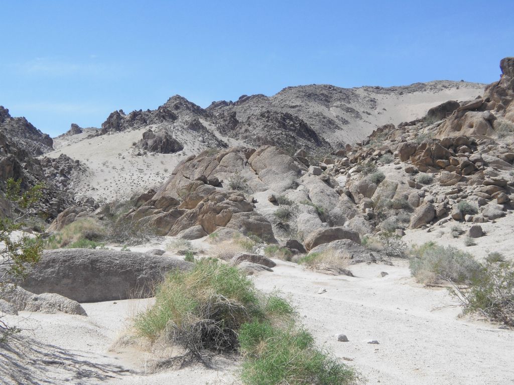 And this was the special moment when I walked around a bend and all of a sudden the two majestic sand dunes of Sand Canyon were in front of me: