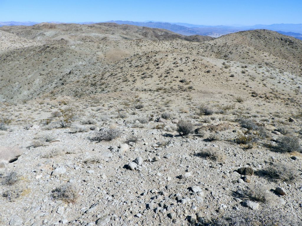 Leaving peak 931T behind, we continued hiking along the top of the range: