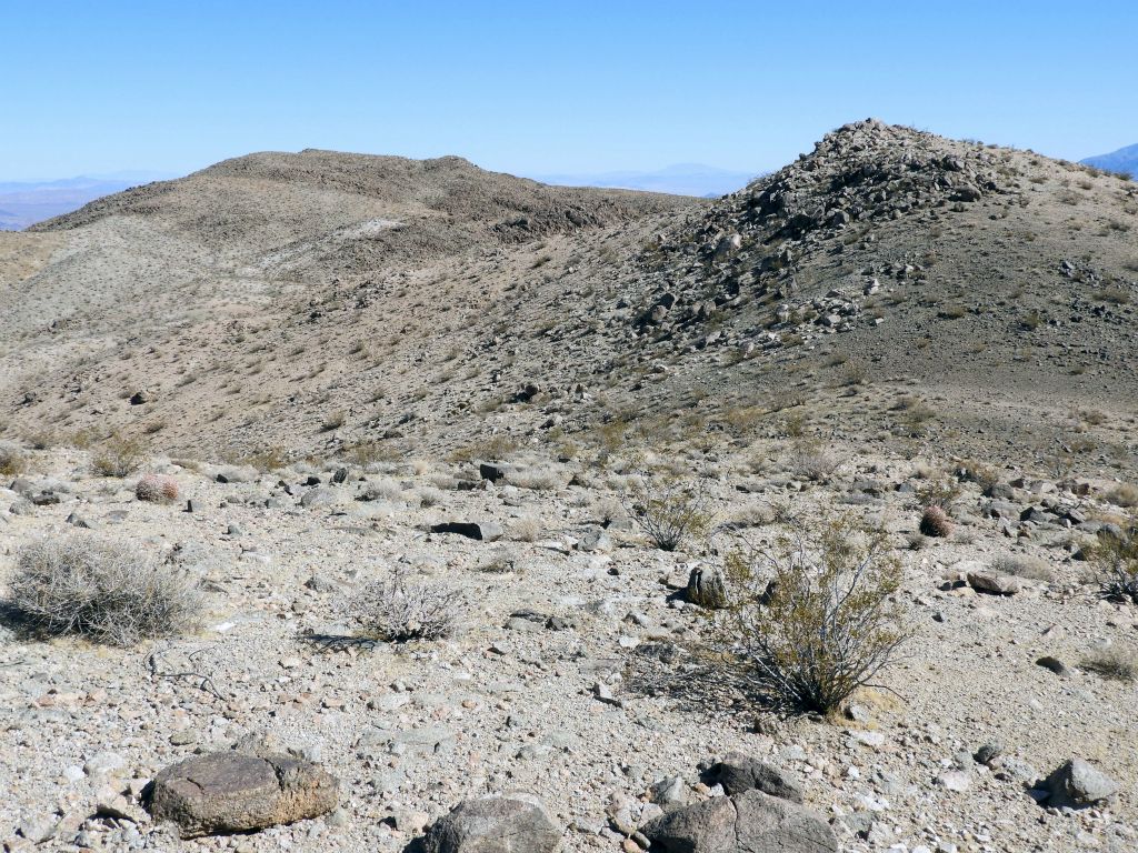 At peak 934T, the route shifts to the east as we approach the end of the hike: