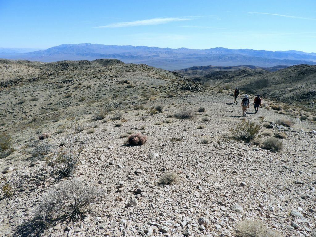 Our hikers continuing along the top ridge with the summit in view: