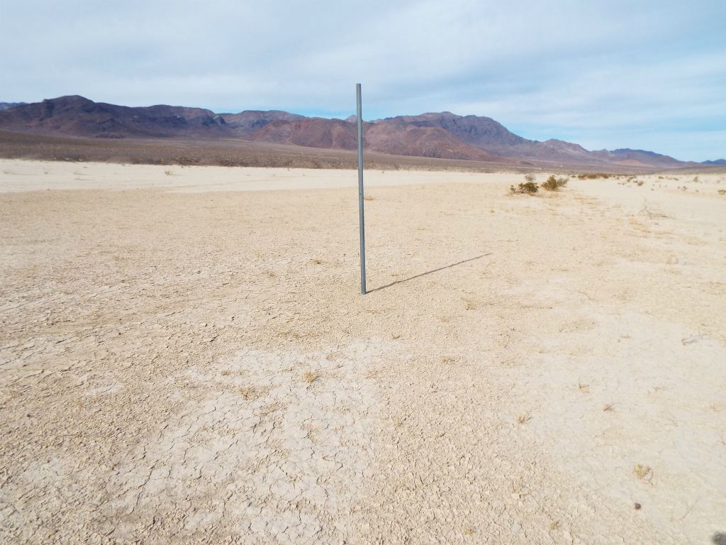 This tall pole was still standing in the middle of the lake bed: