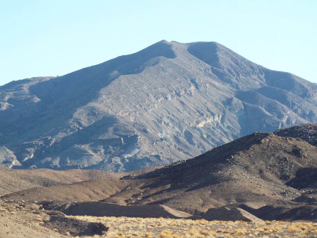 The Owlshead hillside peak seen here is kind of the divider between Slickenside Canyon to the left and what I call Wingate Canyon to the right.  These canyons are the two largest in the northern Owlsheads: