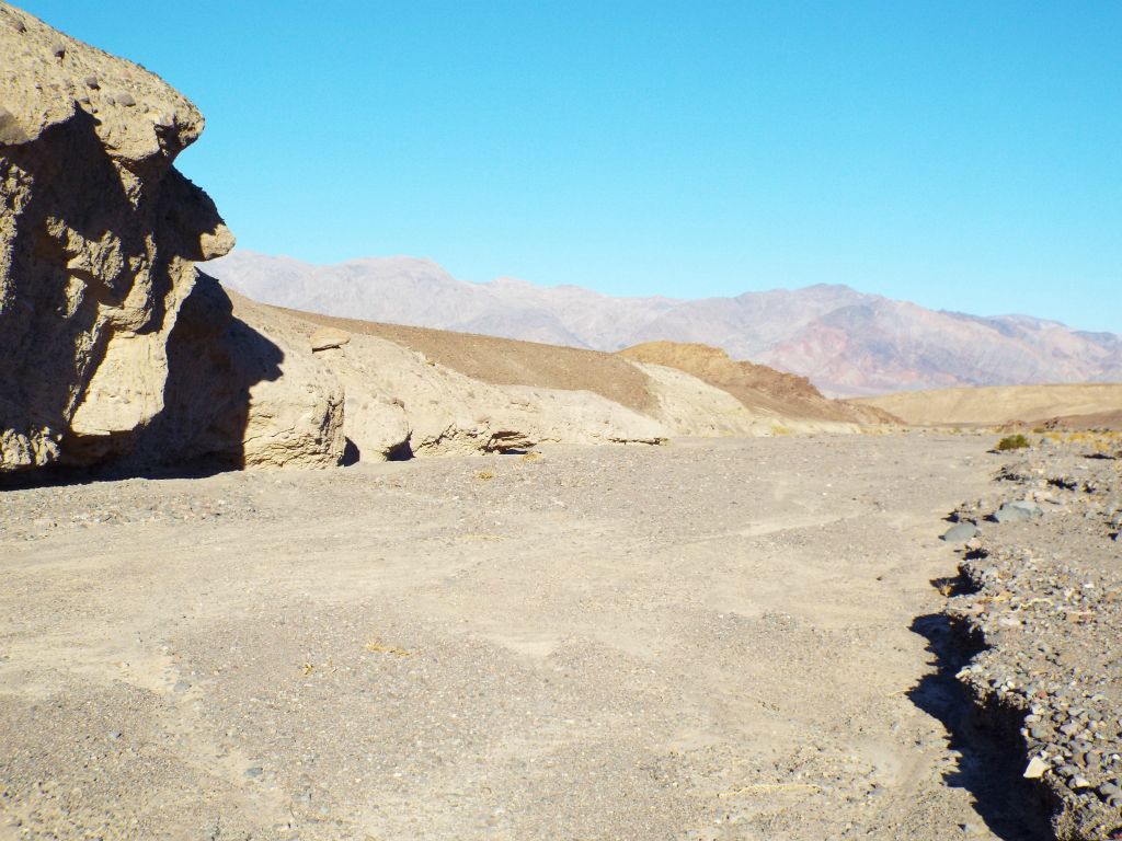 Wingate Wash emerges from the narrower canyon area and opens up again: