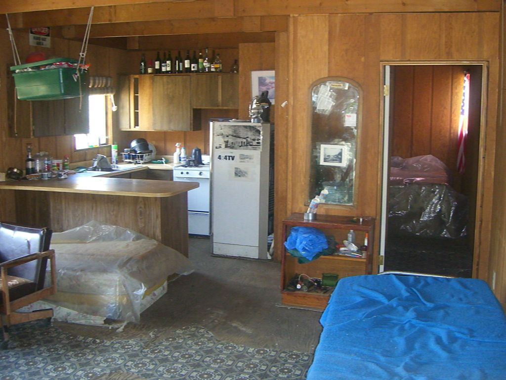 Inside the Panamint Hilton everything is in place for up to 4 people to enjoy a comfortable stay.  Just make sure you spend some time cleaning up after your visit to get the Hilton ready for the next set of visitors.  In the past, we have always stayed in the Panamint Hilton, but these days we use tents and camp outside because of the threat of Hantavirus: