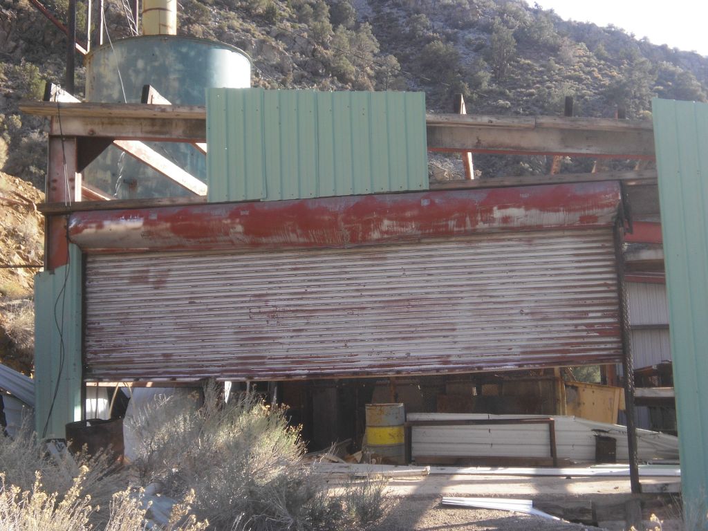 This section of town is known as the "new city".  It features remnants of more current mining operations: