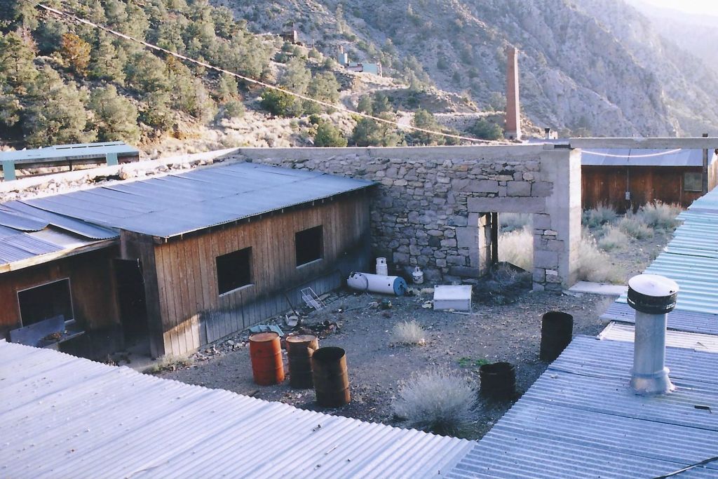 These small shops and courtyard area are very close to the Panamint Hilton: