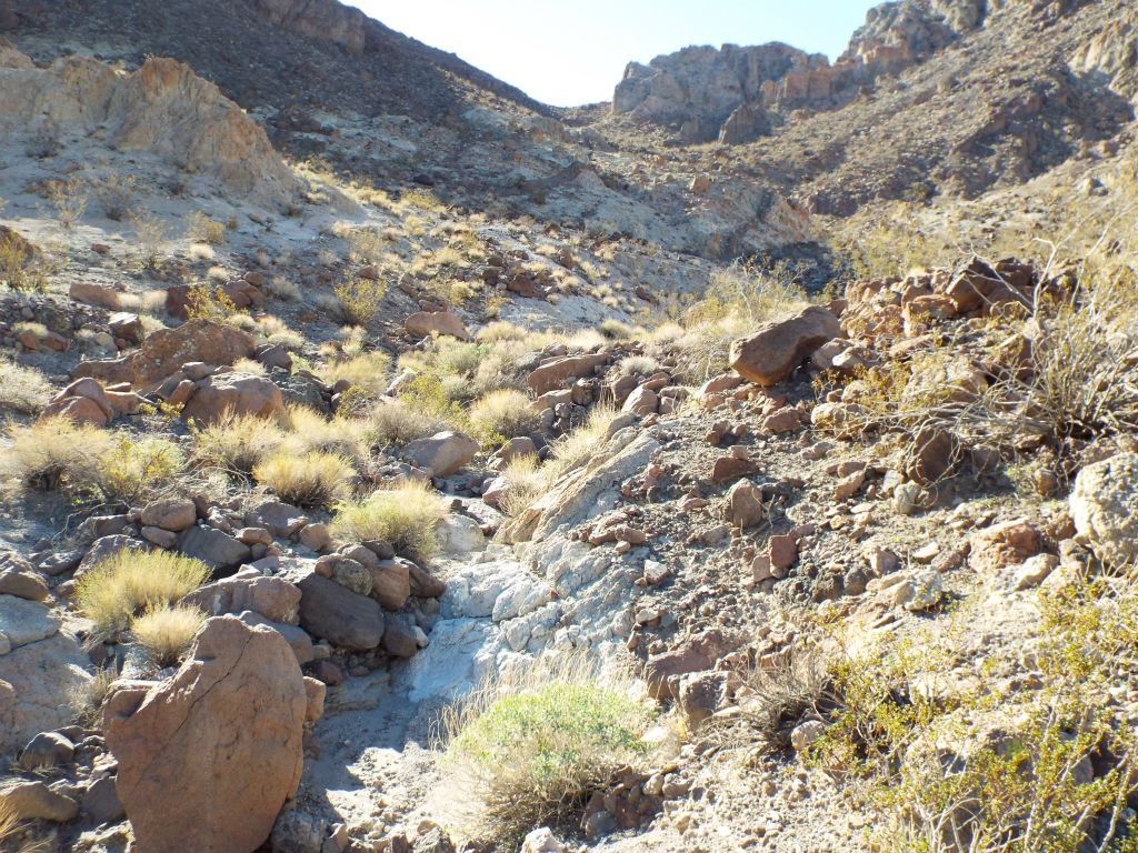 The wash really narrowed down once we began gaining elevation: