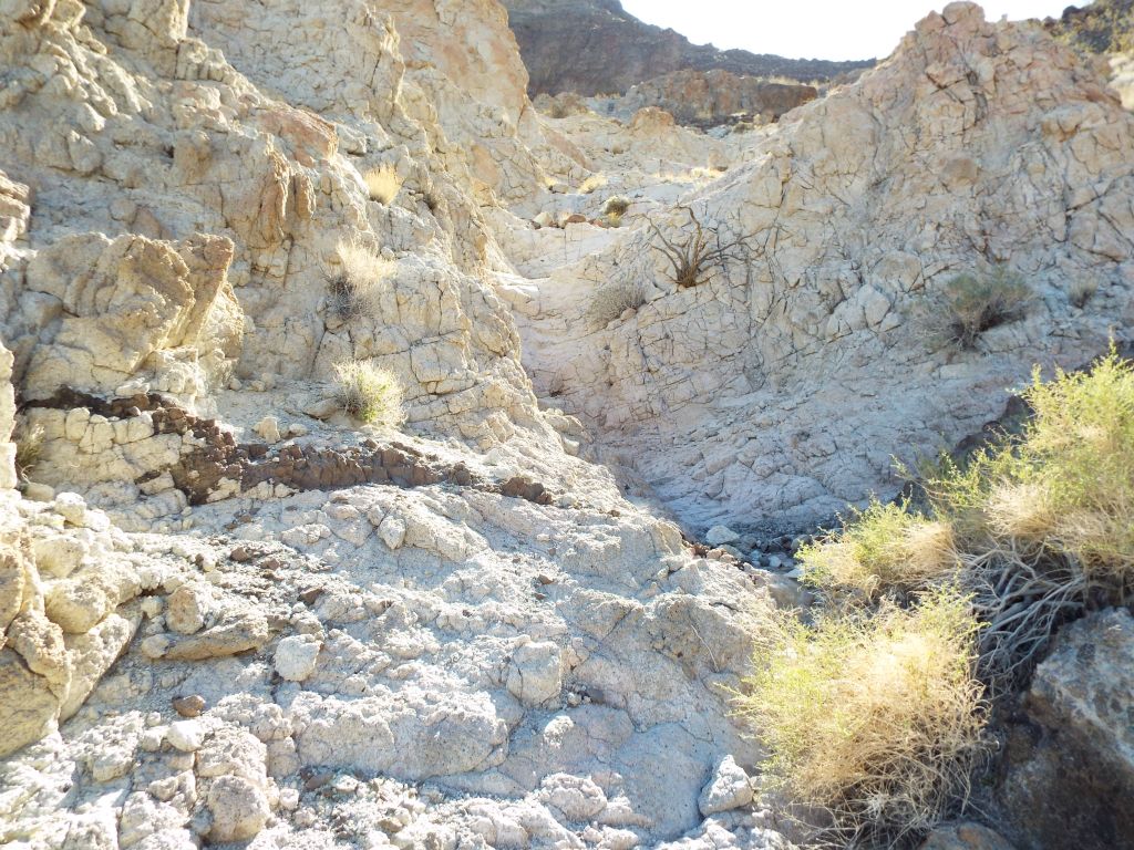 A small climbing area with crumbly terrain which we passed through: