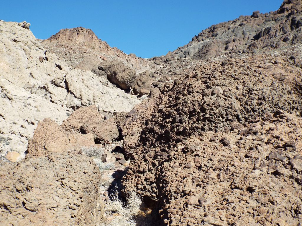 We soon found that the wash was a little too rugged to continue, so we moved over onto the right hillside: