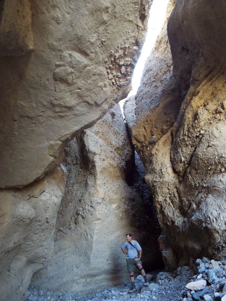 Early on, the slot branches off into two forks.  Charlie is seen here looking into the shorter left fork: