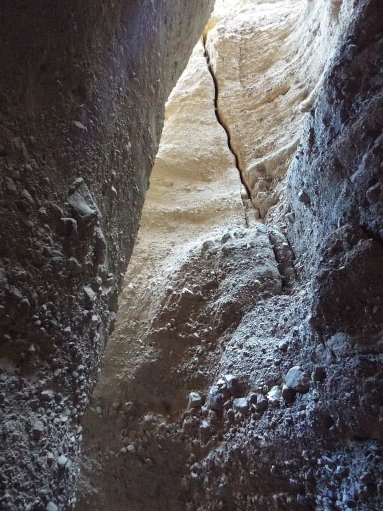 The huge crack in the wall extends quite far down toward the wash: