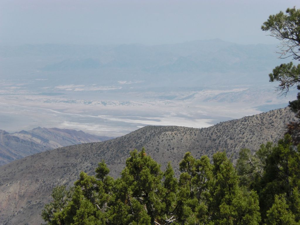 It is neat how the trail winds past various viewpoints down into the valley: