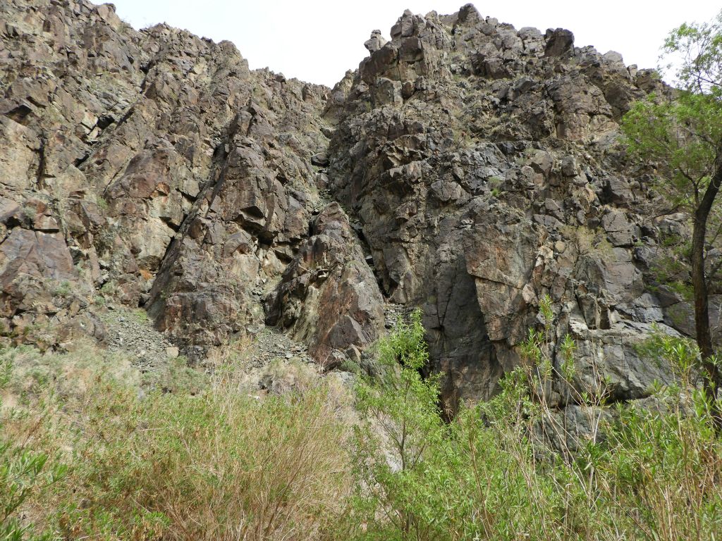 As the canyon walls became more vertical and closed in on us, the scenery was even more impressive: