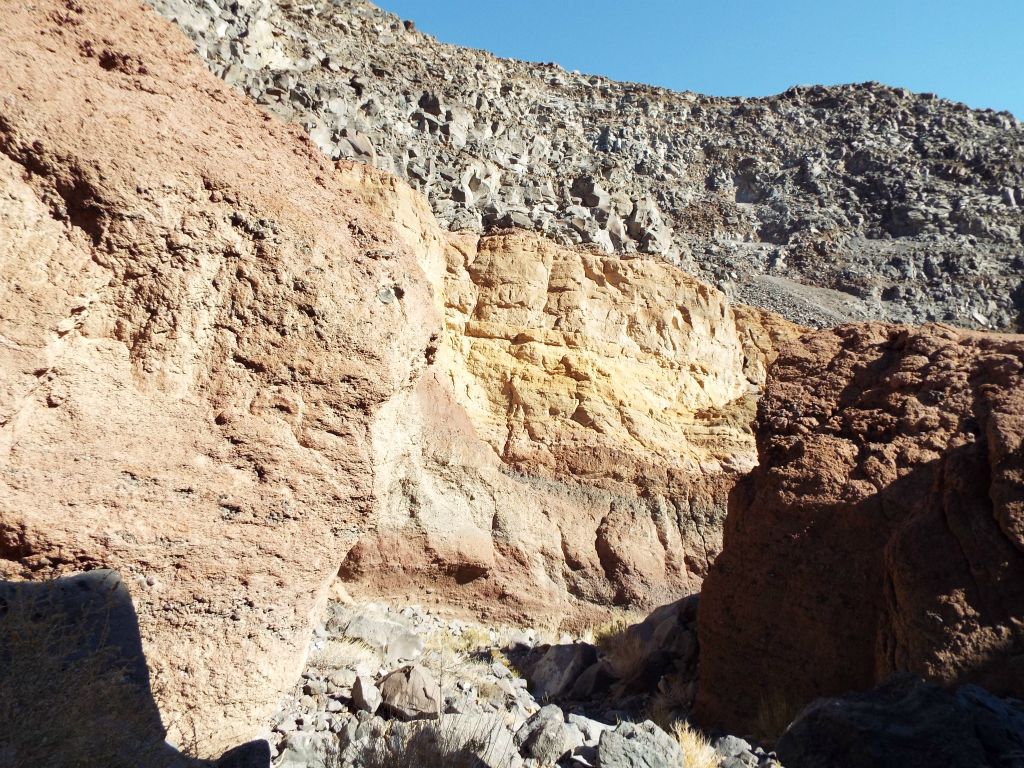 Vivid colors began showing up along the canyon walls in great variety: