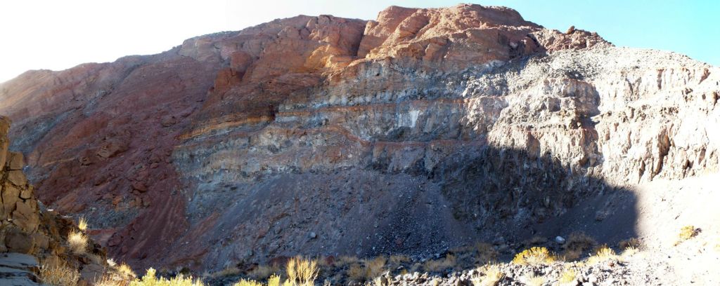 Panoramic showcasing the great beauty of Lee Wash's outstanding canyon walls:
